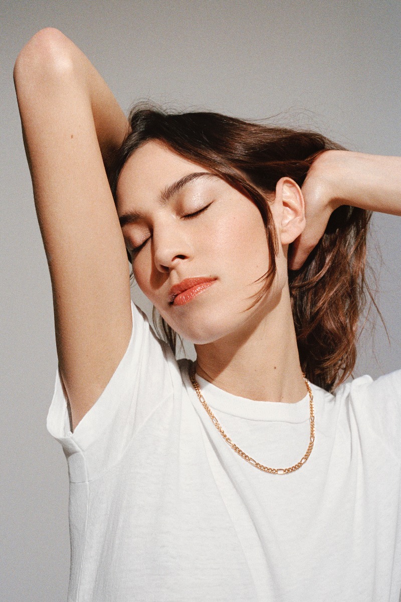 How to Recreate Alexa Chung's Fresh and Dewy Spring Makeup Look with Code8